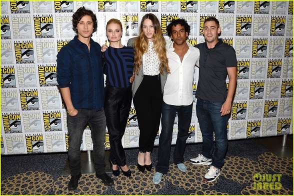 20140415_sophie_lowe_once_upon_a_time_in_wonderland_at_comic_con_03.jpg